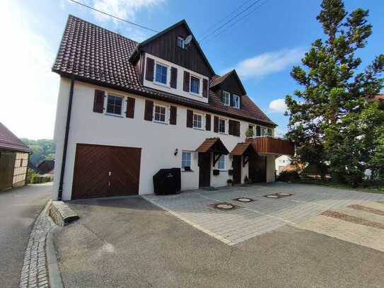 Historisches & modernes Doppelhaus inkl. zwei Whg. m. Scheune, Gewölbekeller, Garage & großen Garten