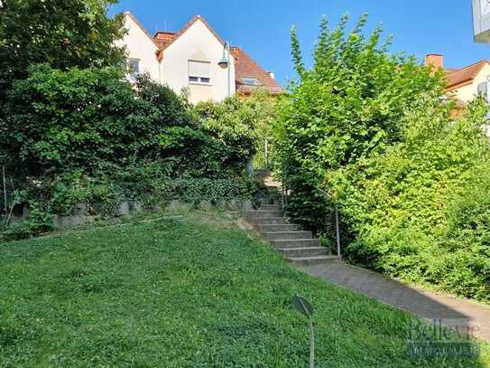 Mooderne und gut geschnittene 3-Zimmer-Wohnung mit Parkett, Balkon, Kamin und TG-Platz