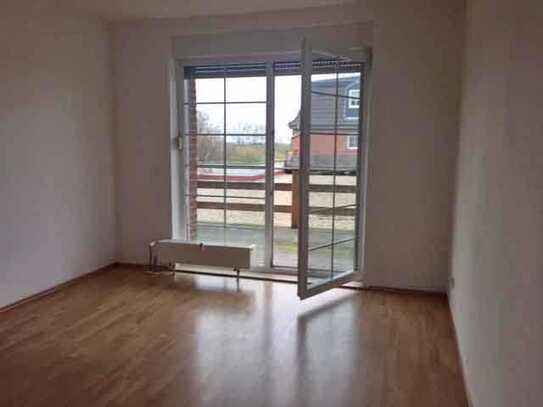 * 2 Zimmer * Balkon * Bad mit Dusche * PKW-Stellplatz möglich *