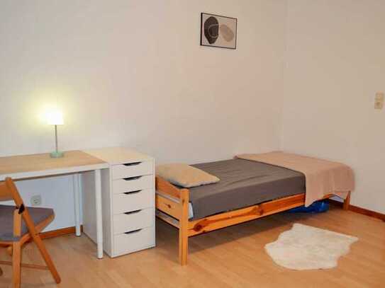 Only for Women - Zimmer mit Wlan, Einzelbett, Waschtrockner, Mitbenützung Gästeküche un