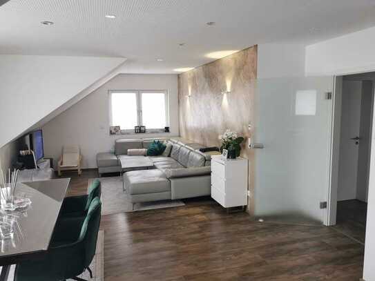 Großzügige 4-Zimmer-Wohnung mit 96 qm Wohnfläche + Dachboden 16qm WF 40 qm NF