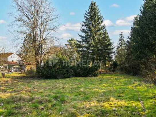 Bebaubares Grundstück mit bestehendem Wochenendhaus aus Holz