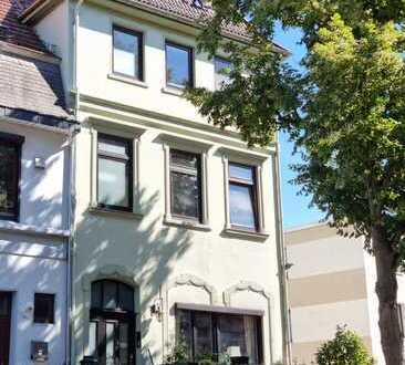Hulsberg-Peterswerder | Dreifamilienwohnhaus mit vier Garagen und Werkstattraum