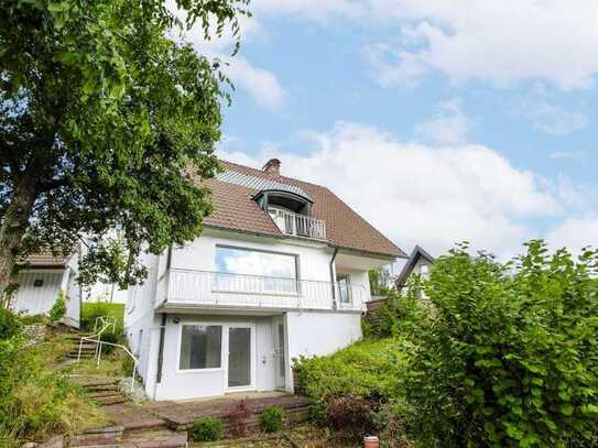 Sofort wohlfühlen: Lichtdurchflutetes 6-Zi.-Architektenhaus in idyllischer Lage in Sankt Georgen