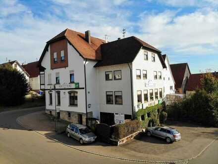Traditionsreiches Landgasthaus mit Wohnung und 7 Fremdenzimmern in Hechingen-Weilheim