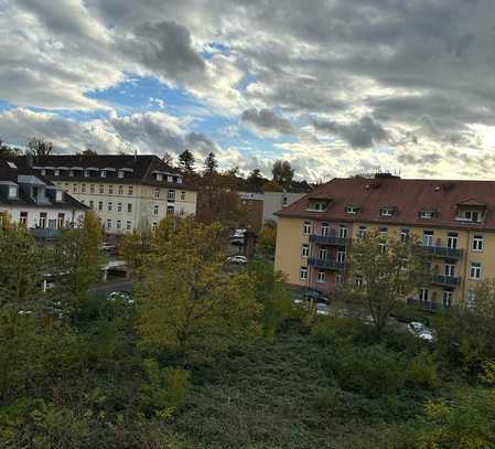 Exklusive Dachgeschosswohnung mit Einbauküche