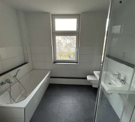 ** Moderne 3-Zimmer mit Wanne, Dusche und Laminat in Bestlage! **