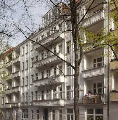 2-Zimmer-Altbau mit Balkon wartet auf neue Mieter!