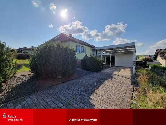 Niederelbert: Bungalow mit Garage, Garten und Carport in ruhiger Ortsrandlage