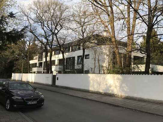 Schöne lichtdurchflutete vier Zimmer Wohnung in München, Nymphenburg