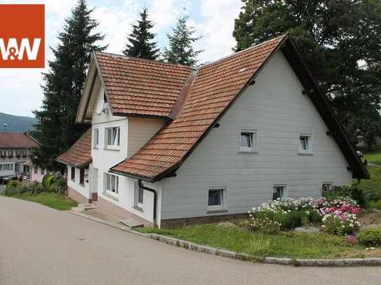 TOP Gelegenheit! 2-Familien-Haus mit großem Grundstück im Ortskern von Herrischried