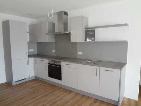 Erstbezug! Tolle 2,5 Zimmer WHG mit EBK, Balkon und Garage sofort zu vermieten!