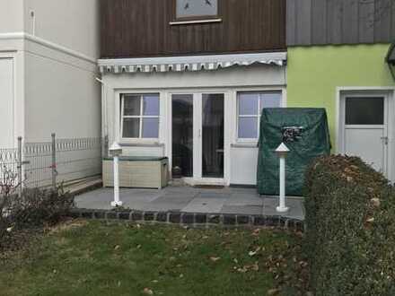 Etagenwohnung mit Terrasse, Carport