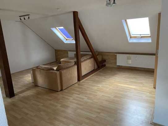 Schöne Modernisierte 3-Zimmer-Dachgeschoss wohnung in Kirchentellinsfurt in
Bester Lage