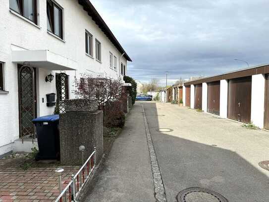 Familienfreundliches Reihenhaus mit Garten in Augsburg / Königsbrunn