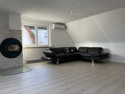 Schöne renovierte DG-Wohnung mit 5 Zimmern und weiteren Besonderheiten in Nordheim