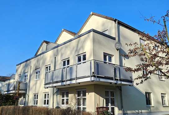 Vermietete Wohnung mit großer Dachterrasse & PKW-Stellplatz (Sondereigentum)