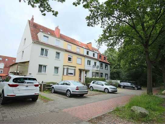 3-Parteien-Mehrfamilienhaus, mit großem Garten und 4 Stellplätzen!