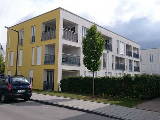 3 Zimmerwohnung im obersten Geschoss mit sonniger Loggia und Aufzug, in ruhiger Lage, Nähe UBahn