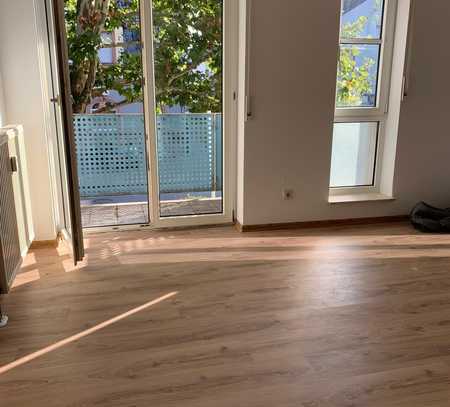 Reserviert!!! Stilvolle, modernisierte 1-Zimmer-Wohnung mit Balkon in Ludwigshafen