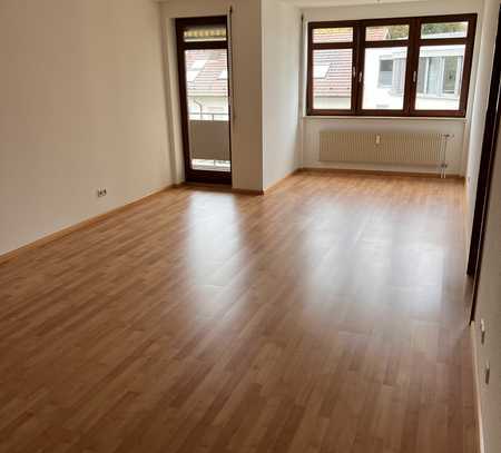 Gut geschnittene 3-Zimmer-Wohnung mit 2 Balkone und EBK, zentral gelegen in Lörrach