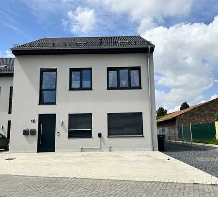 Ideale Kapitalanlage/Chice moderne Erdgeschosswohnung mit Terrasse und Garten; PKW-Stellplatz