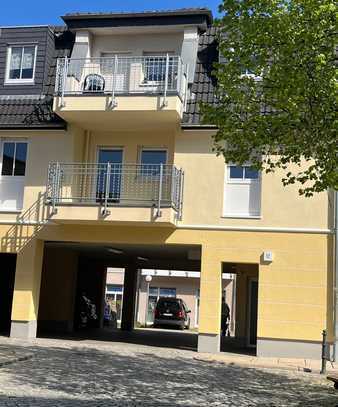 Erstbezug nach Sanierung: 2-Zi.-Whg. mit Balkon im Zentrum, aber dennoch ruhig