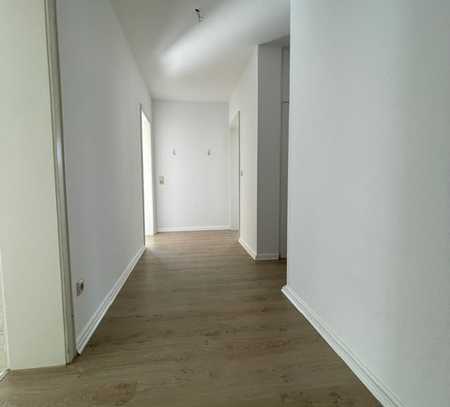 Schöne, geräumige zwei Zimmer Wohnung in Bergisch Gladbach