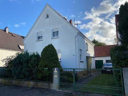 Kleines Haus mit großem Garten in Königstädten