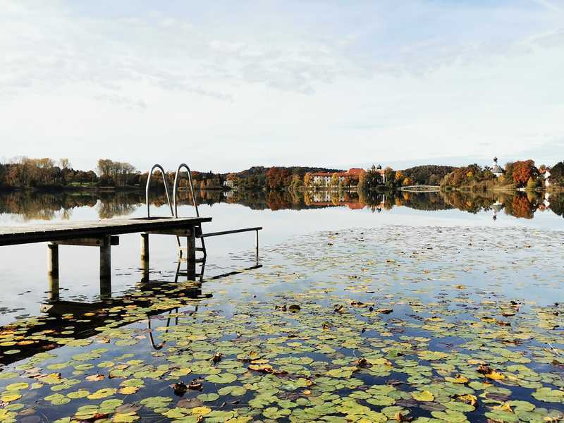                                                               Gem&uuml;tliche Dachgeschosswohnung mit 2 Balkonen und herrlichem Blick &uuml;ber den See                                                       in Seeon-Seebruck (Traunstein)
