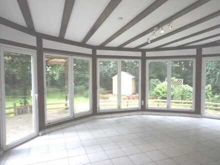 Moderne Erdgeschosswohnung in Waldrandlage von Wickrath mit Garten
