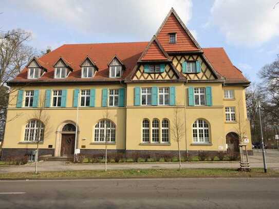 Wohnen im repräsentativen Baudenkmal direkt am Dallgower Bahnhof