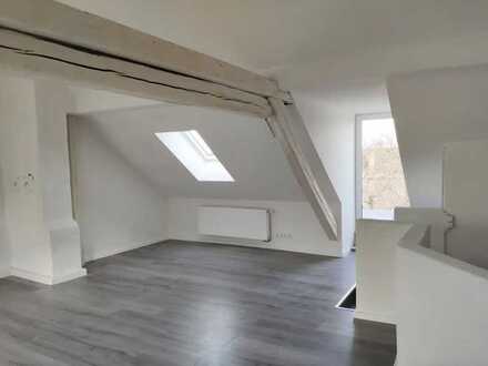 Modern mit EBK und Dachterrasse: freundliche 3-Zimmer-Maisonette-Wohnung in MG