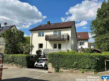 Zentrale Lage und gut in Schuss - 
2- Familienhaus in Neckartenzlingen