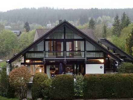 HINTERZARTEN: Traumhaftes HUF-Haus in ruhiger Lage mit separater Einliegerwohnung im Untergeschoss