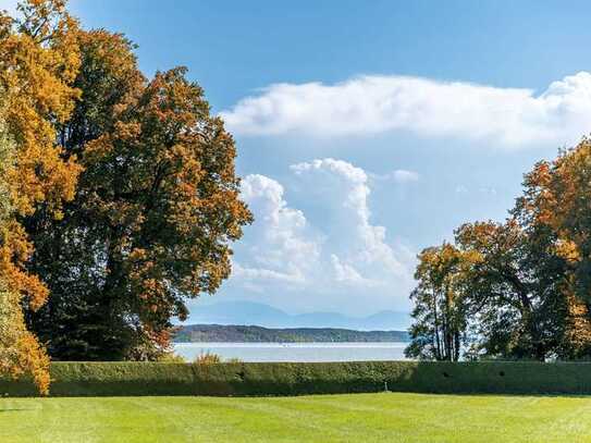 Schloss Possenhofen: Hochklassige Gartenwohnung mit Panorama-Seeblick