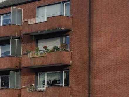 Stilvolle, modernisierte 2,5-Zimmer-Wohnung mit Balkon in Herne mit Blick auf den Schlosspark