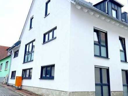ERSTBEZUG Barrierefreie, energieeffiziente EG-Wohnung mit Terrasse. PV-Anlage, KFW-55, 2 Stellplätze