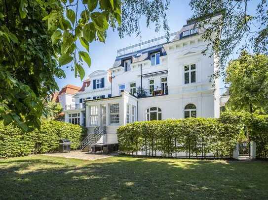 Außergewöhnliche Maisonette-Wohnung m. Garten und Garage a. d. Alster -courtagefrei-