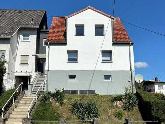 +++ Charmantes, modernisiertes Ein- bis Zweifamilienhaus mit Doppelgarage, Garten, Terrasse und h...