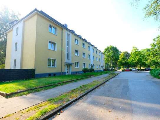 AB SOFORT! Gemütliche 2,5 Zi.-Altbauwohnung mit Balkon!