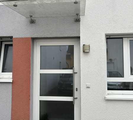 NACHMIETER GESUCHT!!! 4-Zimmer-Doppelhaushälfte mit EBK in Walzbachtal