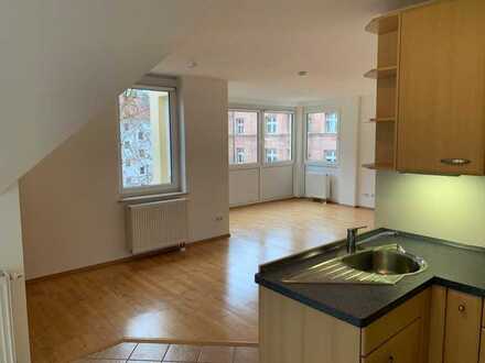 1060 €, 87 m², 3 Zimmer Maisonette mit Dachterrasse, Einbauküche incl.