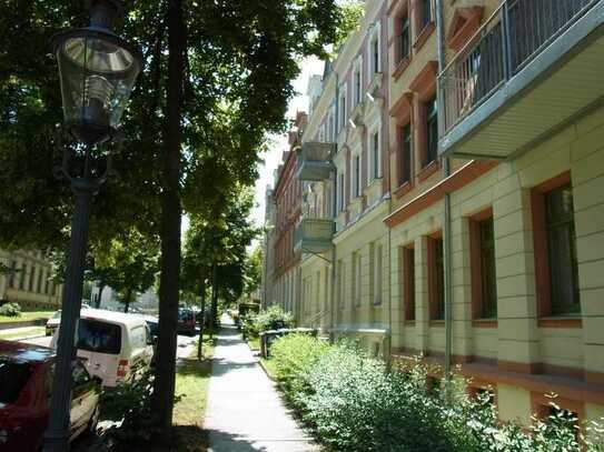 mit Balkon in ruhiger Seitenstraße, optional mit neuer Einbauküche