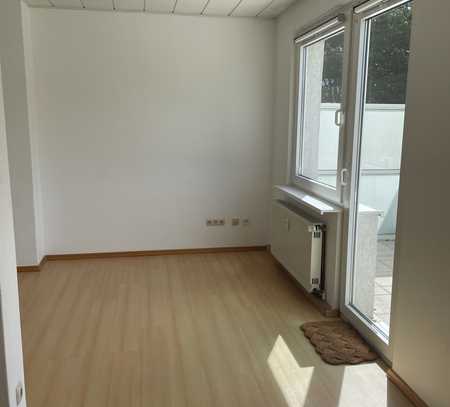 Attraktive und vollständig renovierte 2,5-Raum-Wohnung mit geh. Innenausstattung mit EBK in Essen