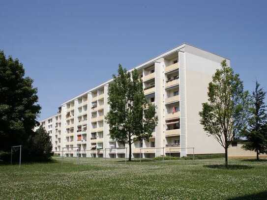 Familienfreundliche 3- Raumwohnung mit Balkon mit Stellplatz zu vermieten!