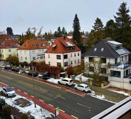 Vollständig renovierte 2,5-Raum-Wohnung mit Balkon und Einbauküche in Nürnberg