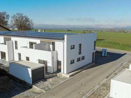 Erstbezug! Wunderschöne 2 Zimmer Wohnung mit Garage und hochwertiger Einbauküche