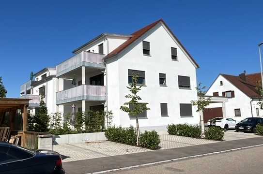 Wunderschöne 3-Zimmer-DG-Wohnung mit EBK & großem Balkon; Neubau 2022 mit Energieeffizienzklasse A+