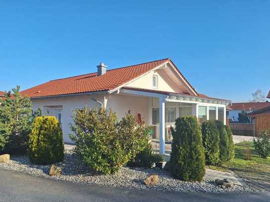 Gepflegter BUNGALOW mit Wintergarten und Garage/Carport in ruhiger Lage